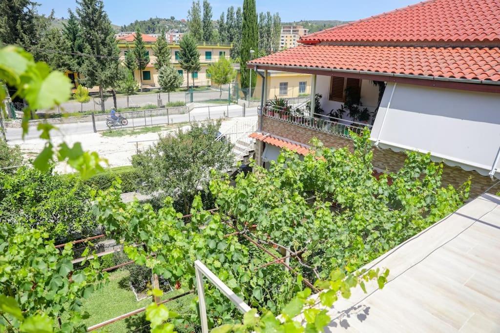 Cereni Guesthouse Berat Eksteriør bilde